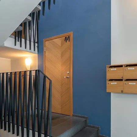 Bronze Colour In Centre