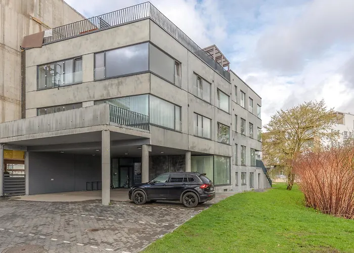 Bronze Colour In Centre Tartu